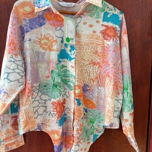 Floral shirt that ties at the waist, size